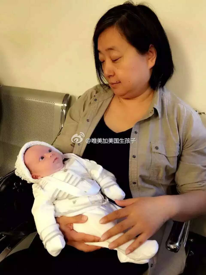 唯美加海外代孕妈妈抱宝宝照